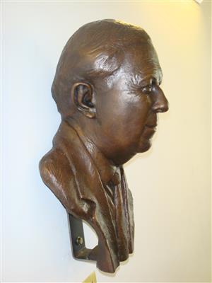 cc001542 Hamied.jpg; cc01542; Dr Yusuf K Hamied; bust